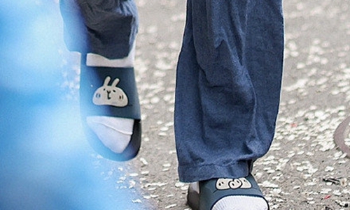 社死现场!范丞丞的袜子穿反惹人爆笑(范丞丞裤子掉了) 社死现场!范丞丞的袜子穿反惹人爆笑(范丞丞裤子掉了)