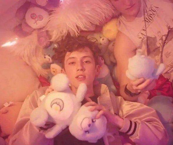 戳爷为什么要打鼻钉(戳爷鼻子穿孔)