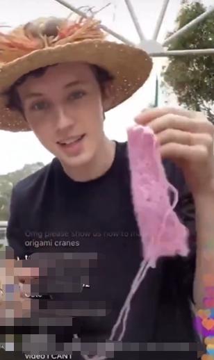 戳爷为什么要打鼻钉(戳爷鼻子穿孔)