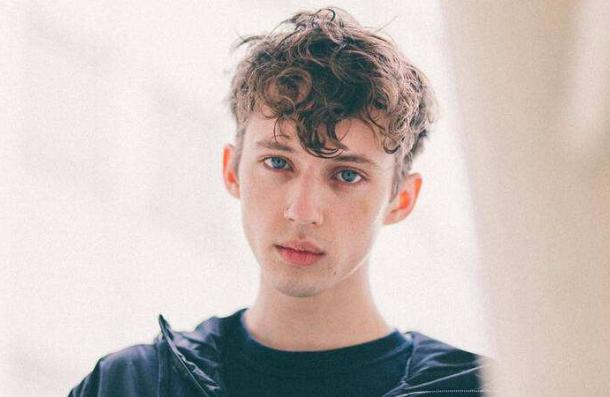 戳爷为什么要打鼻钉(戳爷鼻子穿孔)