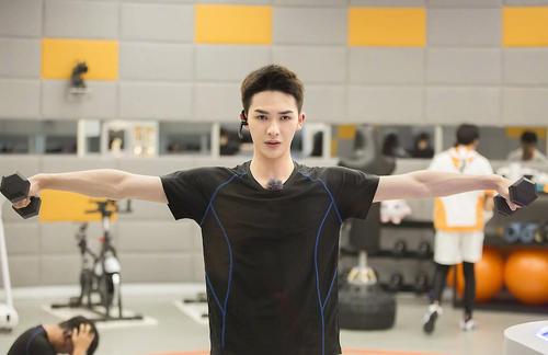 朱正廷补录综艺舞者被爆低俗发言(朱正廷综艺跳舞)