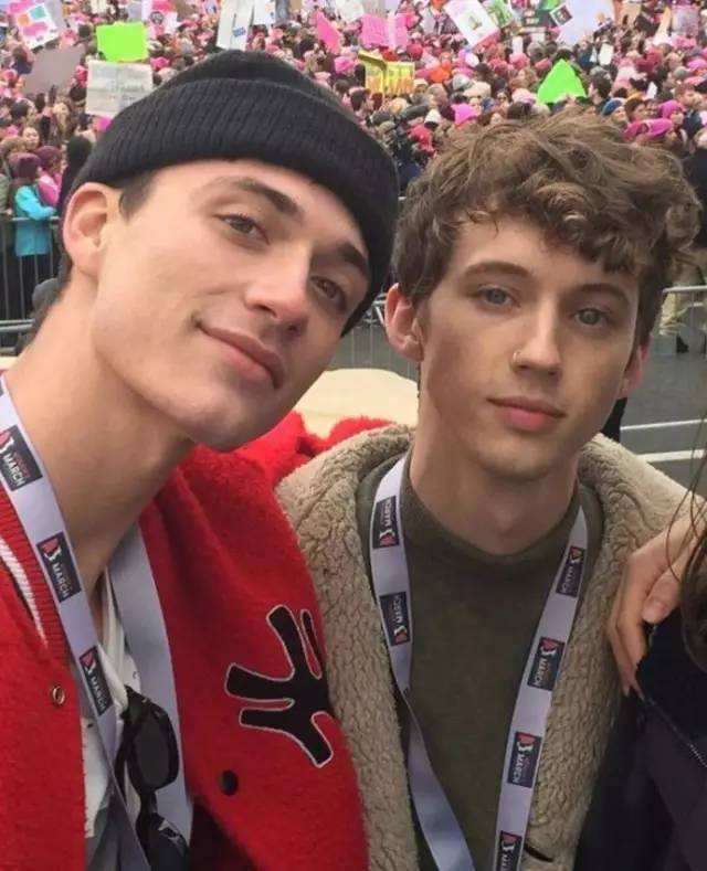 戳爷为什么要打鼻钉(戳爷鼻子穿孔)