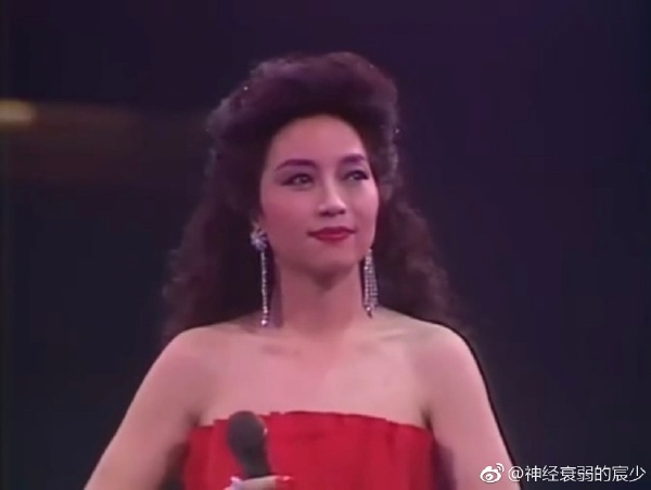 徐小凤在香港的地位高吗(徐小凤为何地位高)