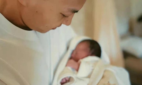 尹昉个人资料宣布当爸(尹昉个人资料父母照片)