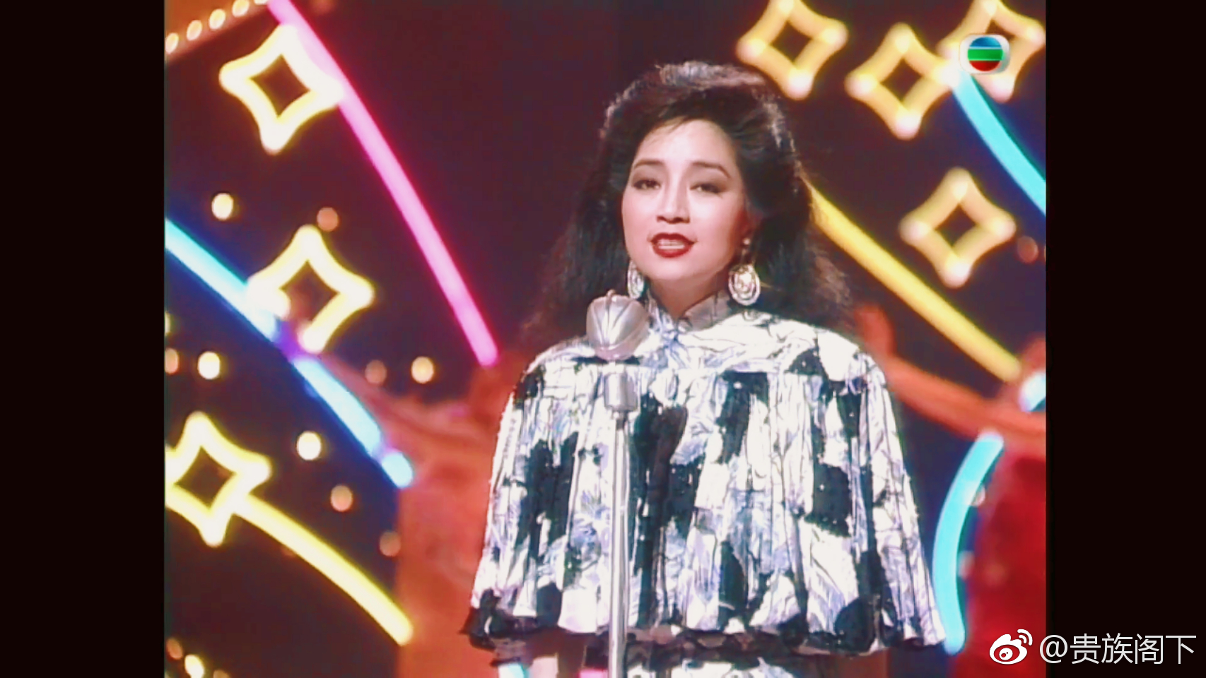 徐小凤在香港的地位高吗(徐小凤为何地位高)