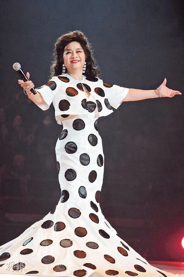 徐小凤在香港的地位高吗(徐小凤为何地位高)