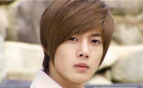 金贤重现任女友照片图？金贤重为什么殴打女