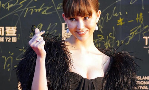 昆凌齐刘海造型翻车被吐槽显老 昆凌齐刘海造型翻车被吐槽显老