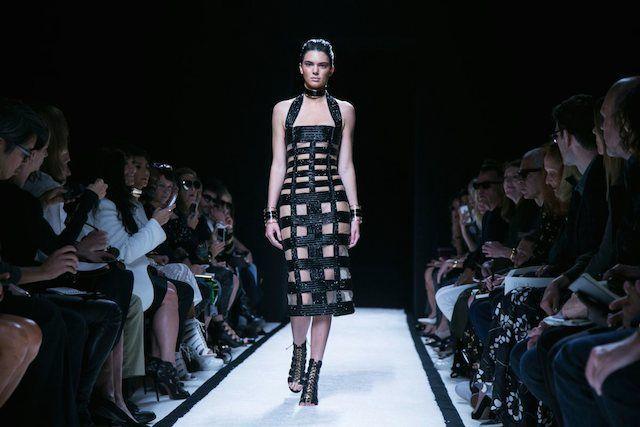 卡戴珊难掩凸点喷血照