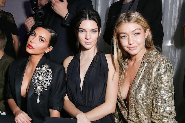 卡戴珊难掩凸点喷血照