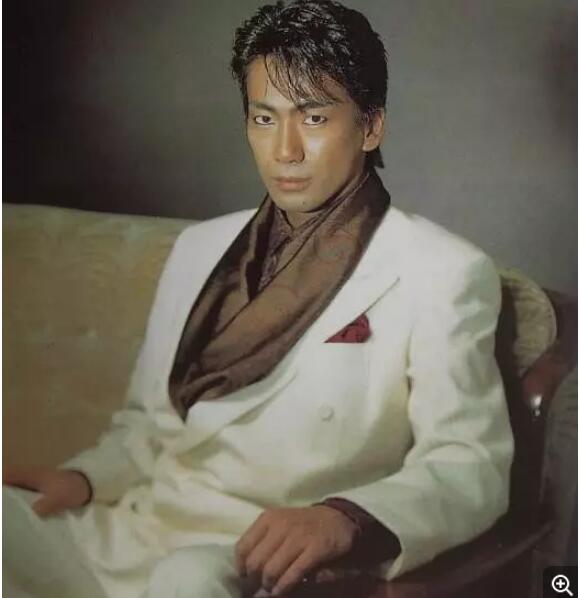 玉置浩二年轻时帅气照片(玉置浩二年轻时最帅的一首歌)