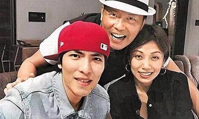 萧敬腾经纪人恋情曝光什么时候在一起的(萧敬腾的经纪人近照)