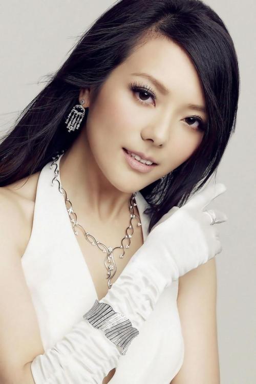 杨乐乐还在湖南卫视吗?何炅和杨乐乐是什么