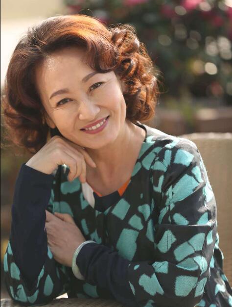 哈斯高娃年轻时图片(斯琴高娃年轻图片)