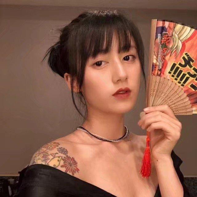 黑尾酱的纹身是真的吗?黑尾酱陈典多大岁数 黑尾酱的纹身是真的吗?黑尾酱陈典多大岁数