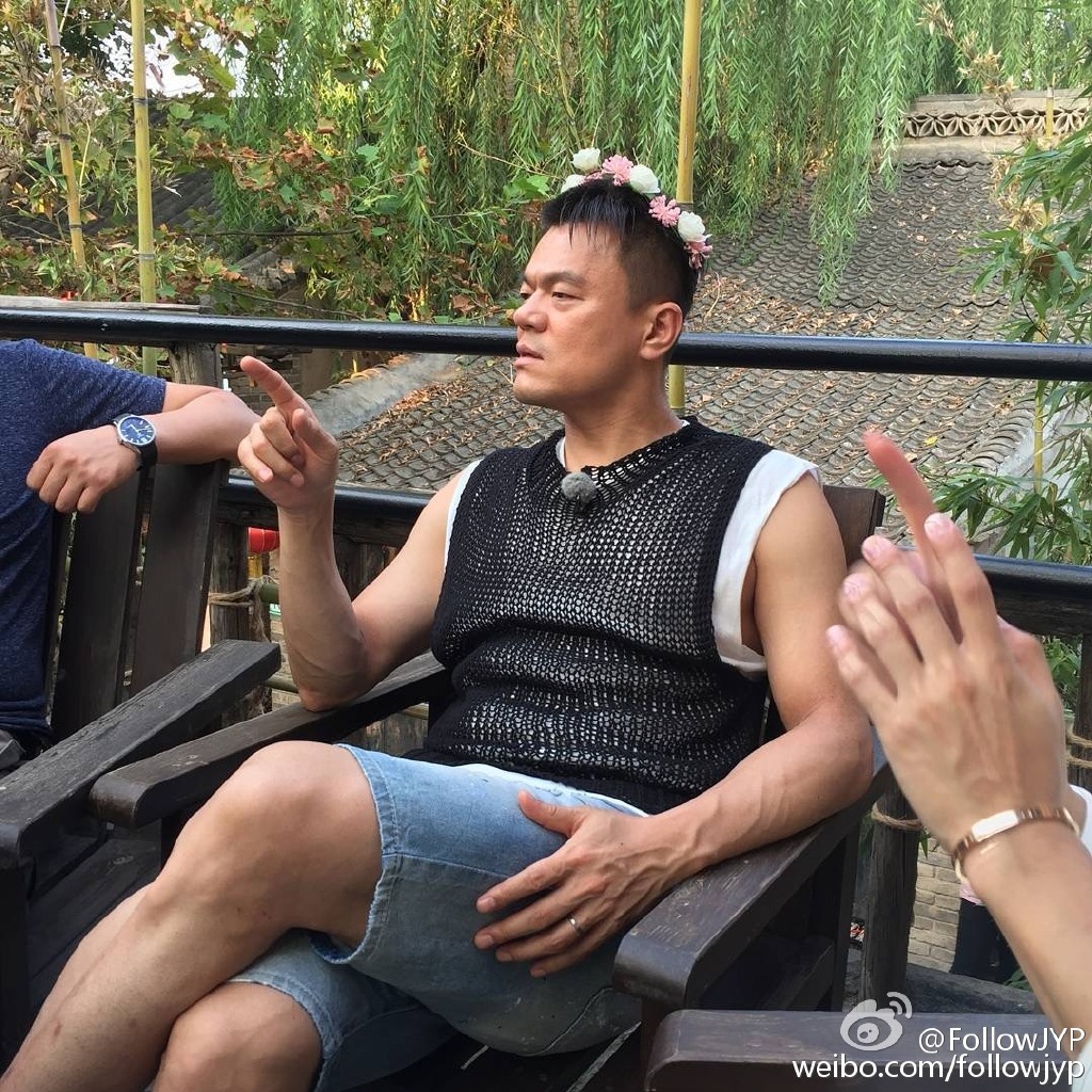 朴振英是jyp老板吗？朴振英为什么宠秀智