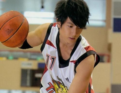 篮球火吴尊发型怎么留？篮球火是吴尊颜值巅(篮球火吴尊图片)