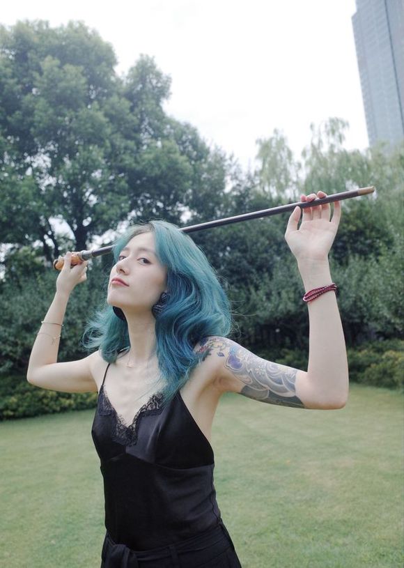 黑尾酱的纹身是真的吗?黑尾酱陈典多大岁数 黑尾酱的纹身是真的吗?黑尾酱陈典多大岁数