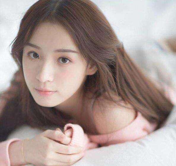 周二珂是王思聪的女友吗？周二珂在熊猫的房