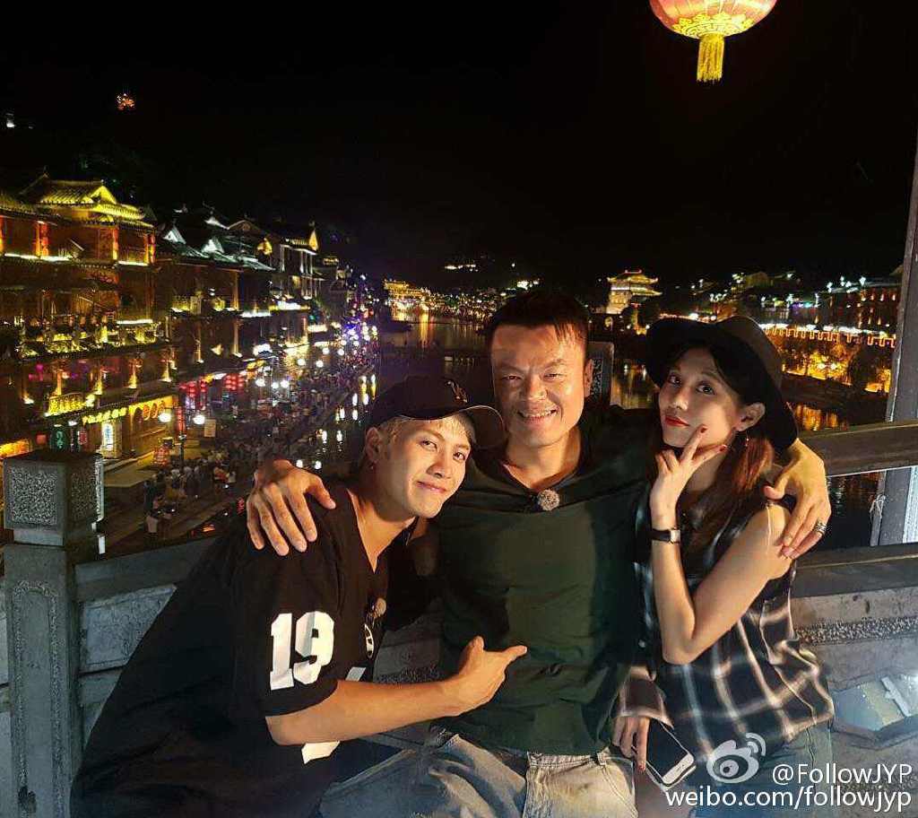 朴振英是jyp老板吗？朴振英为什么宠秀智