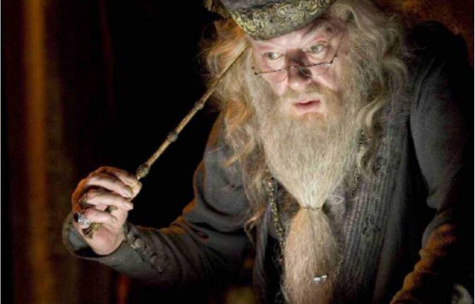 裘德洛为什么叫英伦玫瑰?裘德洛秃顶后植发