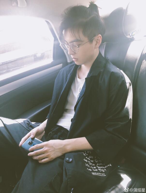 蒲熠星研究生毕业了吗现在哪里工作