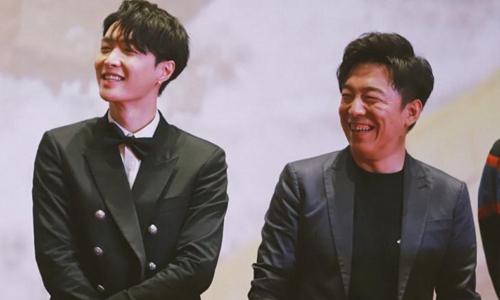 张艺兴晒合照为黄渤庆生(张艺兴晒合影为黄渤庆生:希望你每一天都觉得幸福)