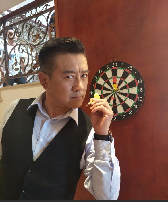 丁勇岱眼睛怎么了有一只假眼吗