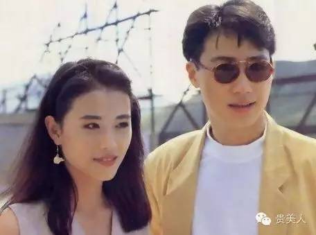 吕良伟的老婆杨小娟多少岁？杨小娟很有钱吗(吕良伟的老婆杨小娟多少岁)