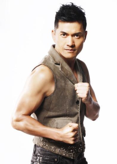 吕良伟的老婆杨小娟多少岁?杨小娟很有钱吗(吕良伟的老婆杨小娟多少岁)