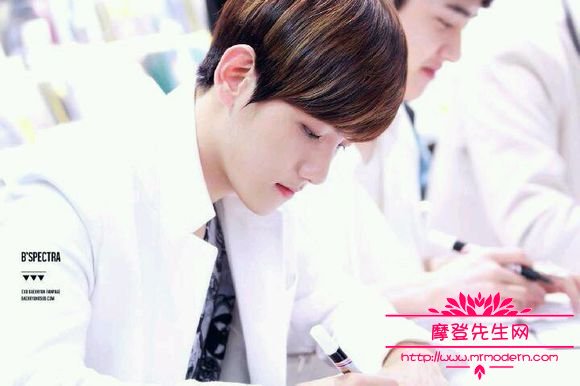 边伯贤为什么叫阿爸？边伯贤有没有整过容站(伯贤整容了吗)