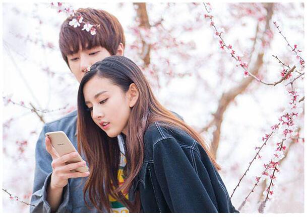 宋祖儿和王俊凯吻戏图