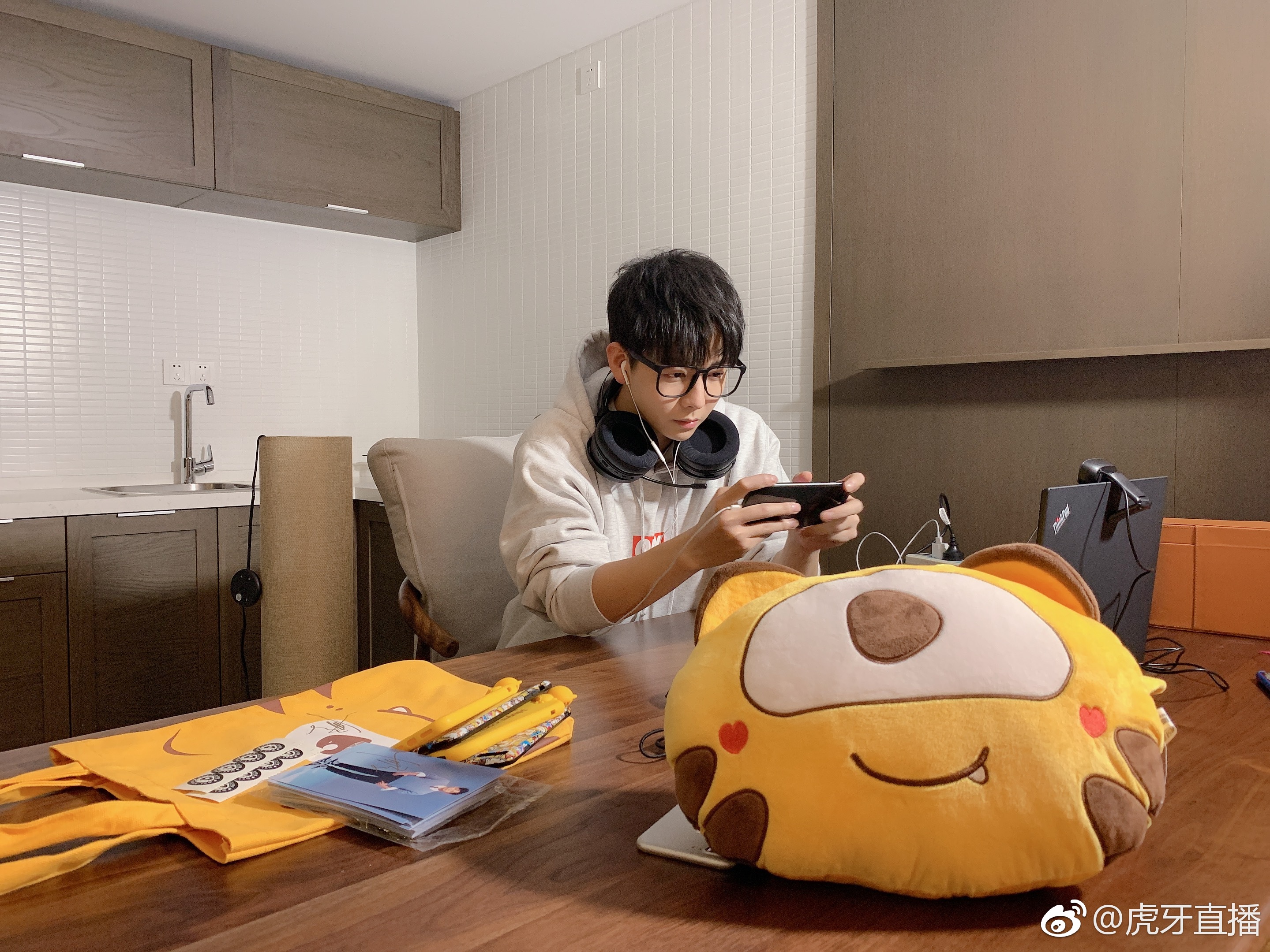 胡夏打游戏厉害吗(胡夏玩王者荣耀) 胡夏打游戏厉害吗(胡夏玩王者荣耀)