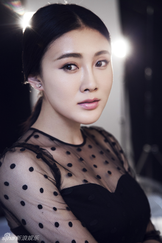 演过刘涛妈妈的80后演员吕晶晶和张译木照 演过刘涛妈妈的80后演员吕晶晶和张译木照