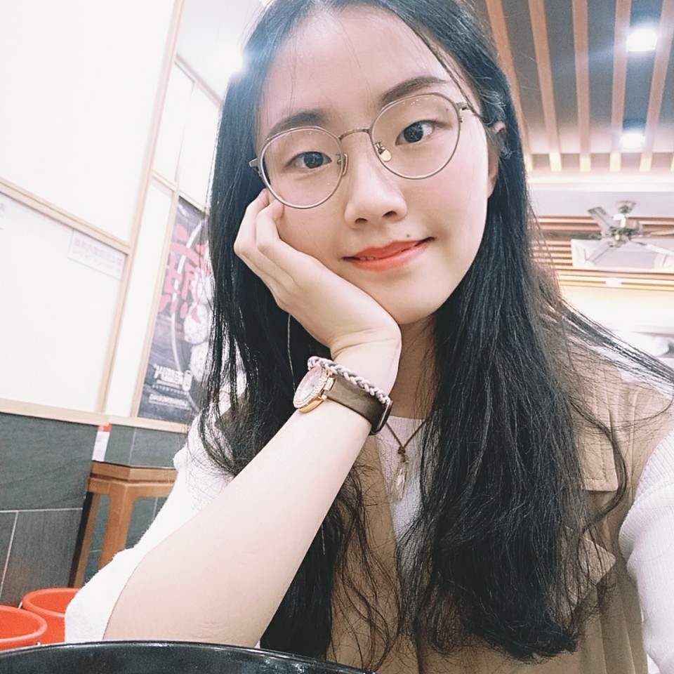 郭沁唱大鱼为什么坐着椅子上唱?唱大鱼的郭