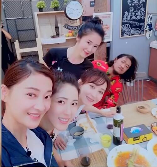 胡静的闺蜜mt是梅婷吗(梁静的闺蜜)