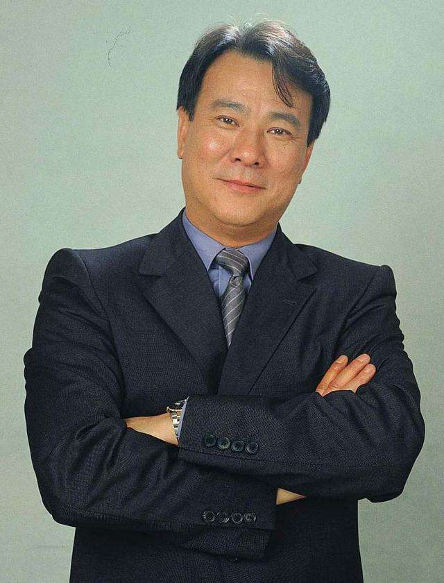 李修贤在香港娱乐圈的地位如何(香港明星李修贤多少岁)