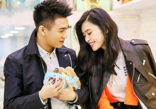 何猷君怎么看上奚梦瑶的回怼网友说了什么(何猷君是怎么看上奚梦瑶的)