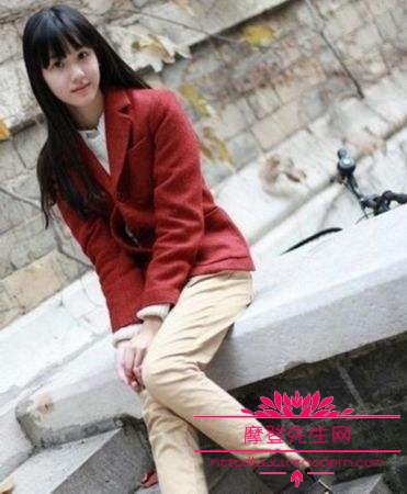 陈都灵和章泽天长相对比图片？章泽天女儿的(章泽天陈都灵素颜照片)