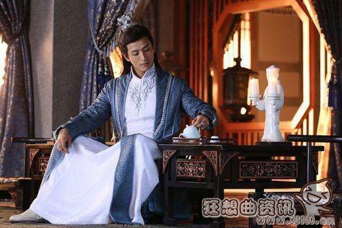 秋山君最后成为魔族了吗？秋山君和南客最后(秋山君最后和谁在一起了)