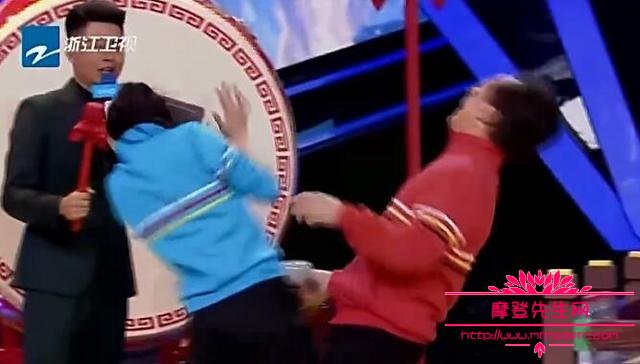 成龙被黄梦莹扇巴掌是怎么回事(成龙和黄梦莹视频) 成龙被黄梦莹扇巴掌是怎么回事(成龙和黄梦莹视频)