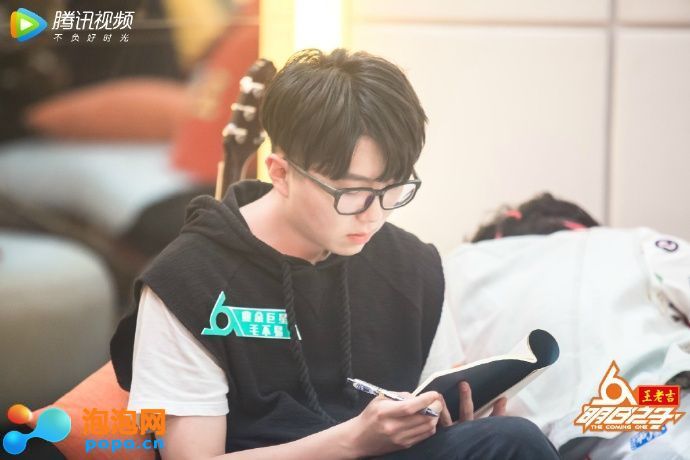 毛不易为什么叫巨星?明日之子毛不易唱巨星