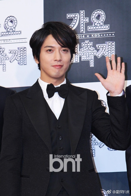 cnblue郑容和遭孤立真相(郑容和圈内好友)