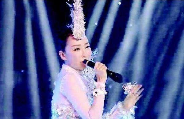 萨顶顶为什么叫作国际音乐人(萨顶顶为什么不是歌唱家)