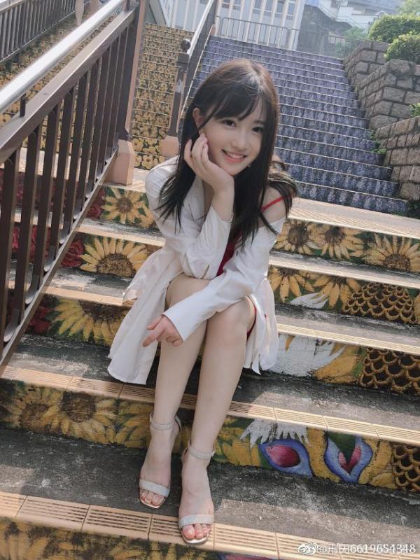 费沁源素颜其实很丑图(费沁源漂亮吗)