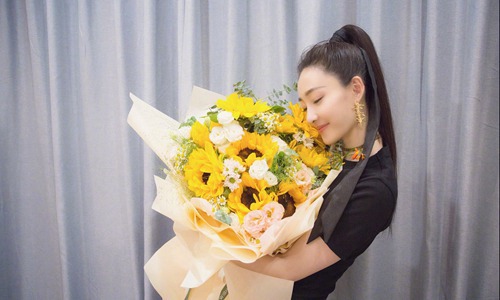 王丽坤发长文告别舞台(王丽坤演唱)