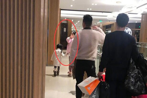 网友偶遇王思聪房祖名聚餐(王思聪与房祖名) 网友偶遇王思聪房祖名聚餐(王思聪与房祖名)