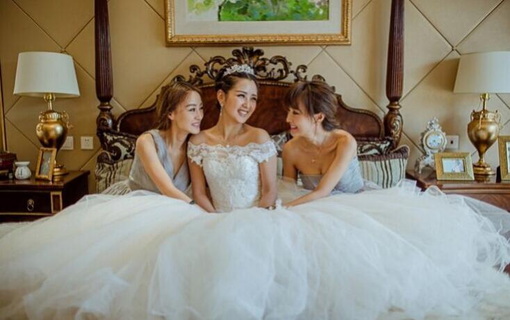 李宇春和何洁是恋人吗？何洁李宇春为什么现(何洁和李宇春是同学吗)