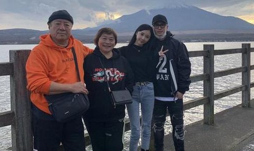 王思聪朋友圈吃瓜说Amy姐厉害(王思聪说的amy姐是谁)