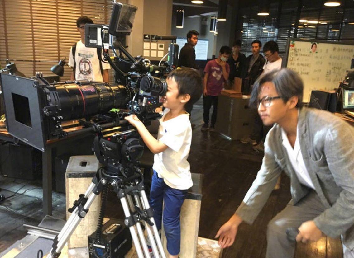 想演戏怎么联系剧组？怎么判断你有演戏天赋(怎么才能去剧组演戏)